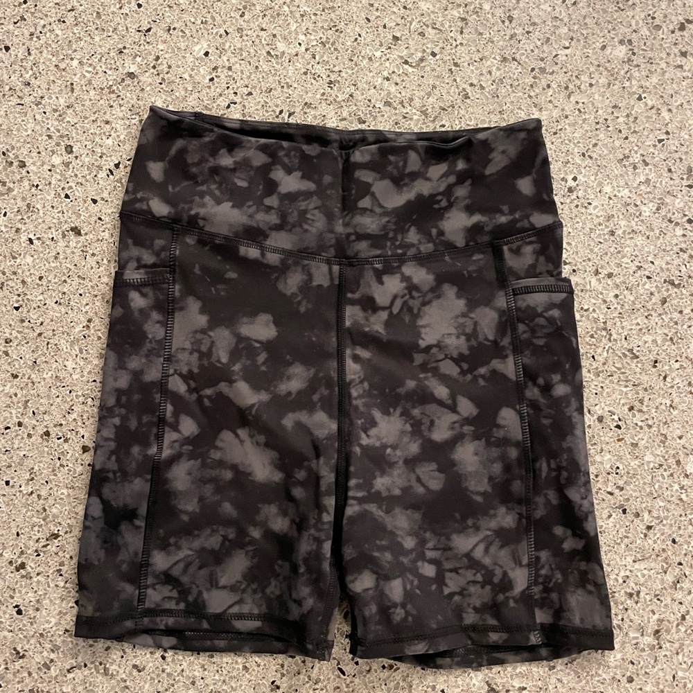 Camo biker shorts with pockets